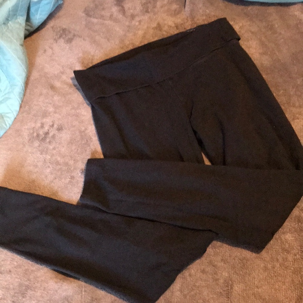 VS PINK leggings.